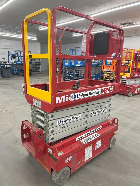 2019 MEC MICRO 19 Scissor Lift
