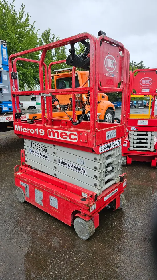 2018 MEC MICRO 19 Scissor Lift