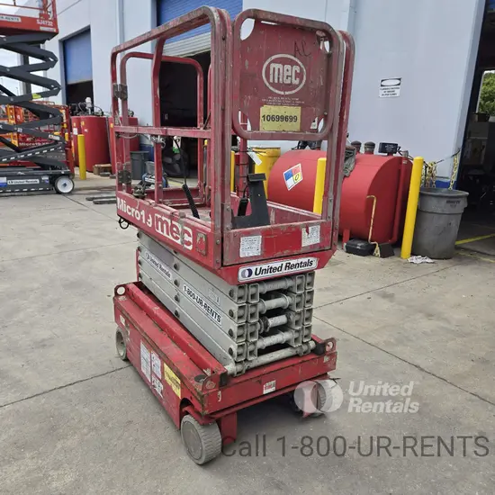 2017 MEC MICRO 19 Scissor Lift