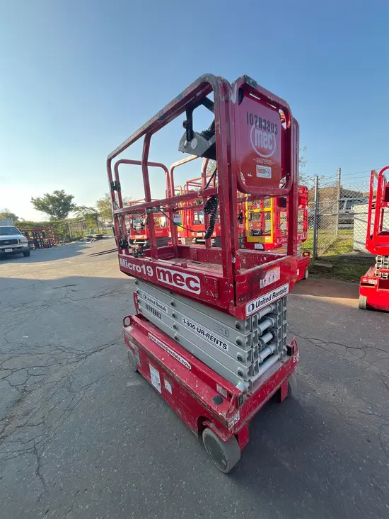 2018 MEC MICRO 19 Scissor Lift