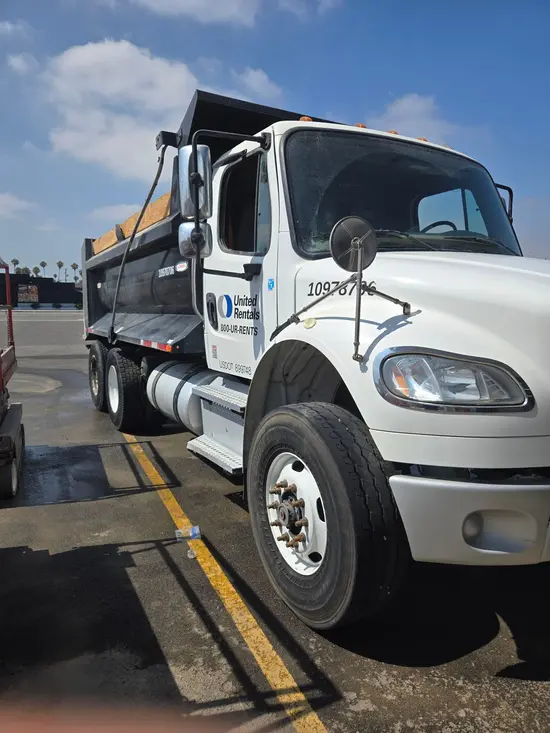 2020 Freightliner M2-106 Truck