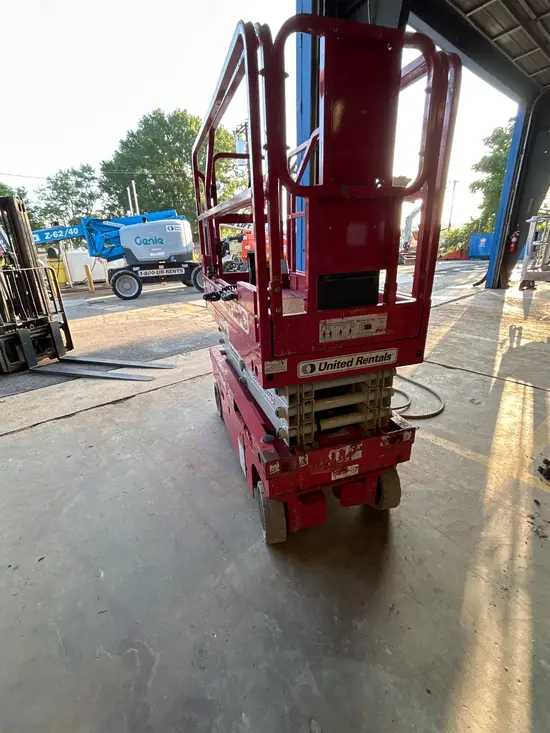 2018 MEC 1930SE Scissor Lift