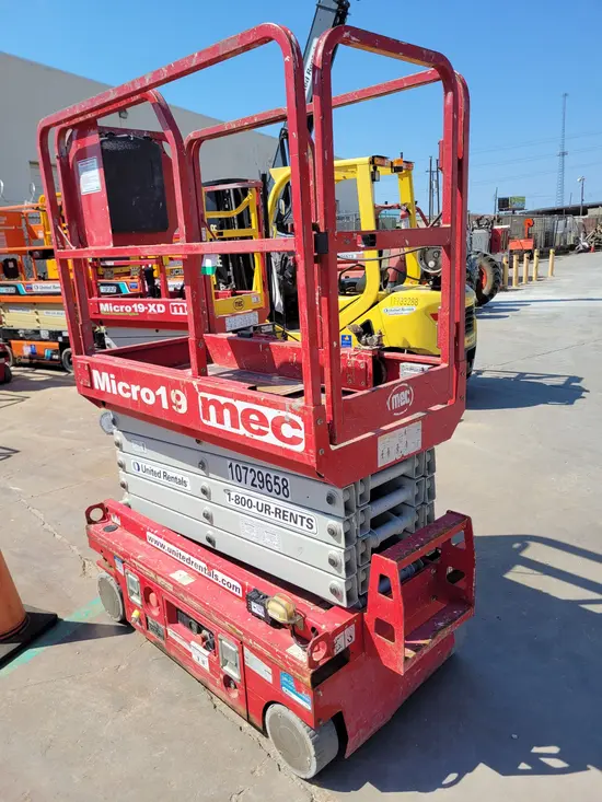 2018 MEC MICRO 19 Scissor Lift