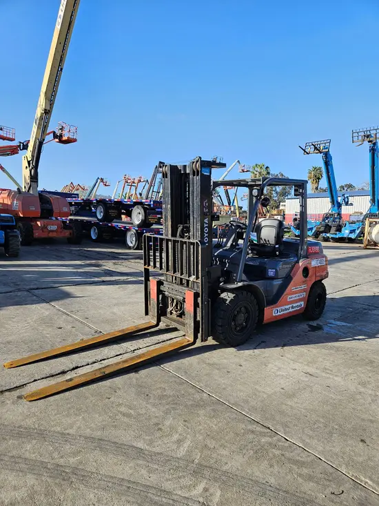 2018 Toyota 8FD35U Warehouse Forklift