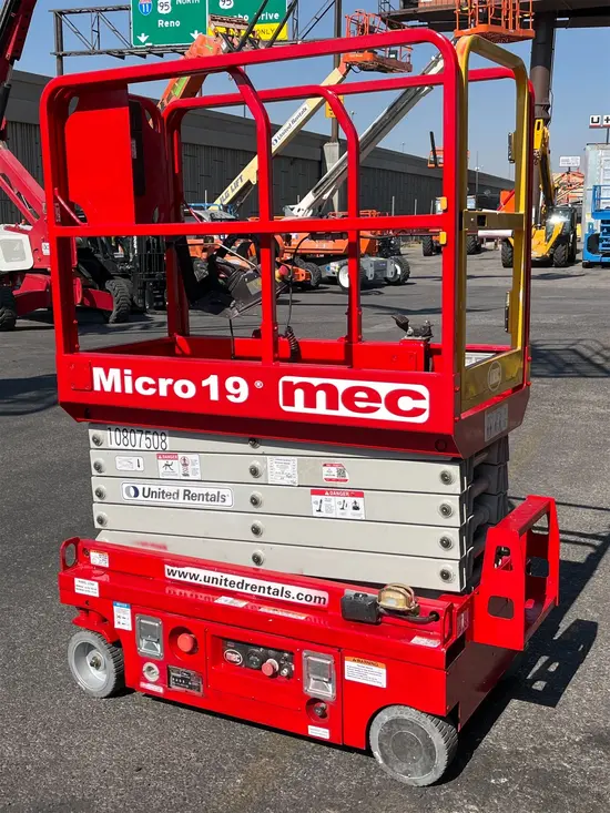 2018 MEC MICRO 19 Scissor Lift