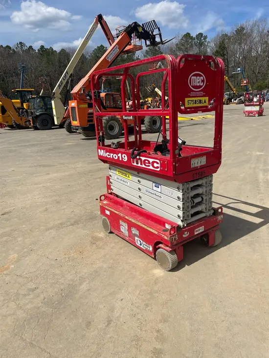 2018 MEC MICRO 19 Scissor Lift