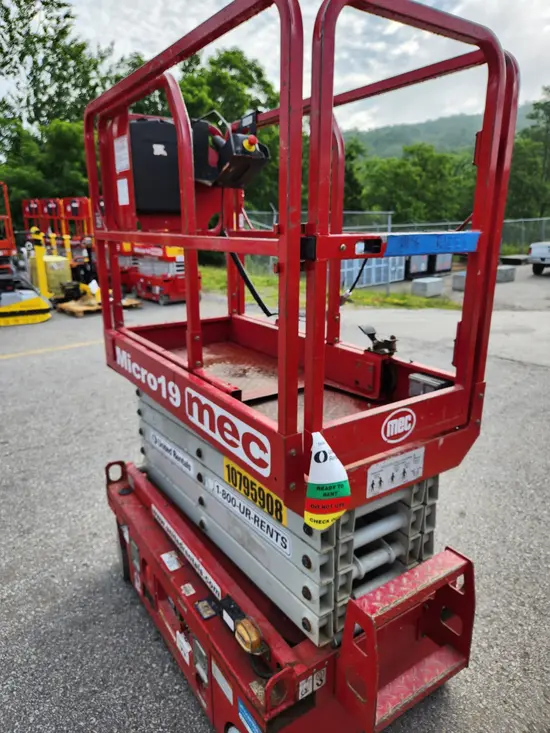 2018 MEC MICRO 19 Scissor Lift