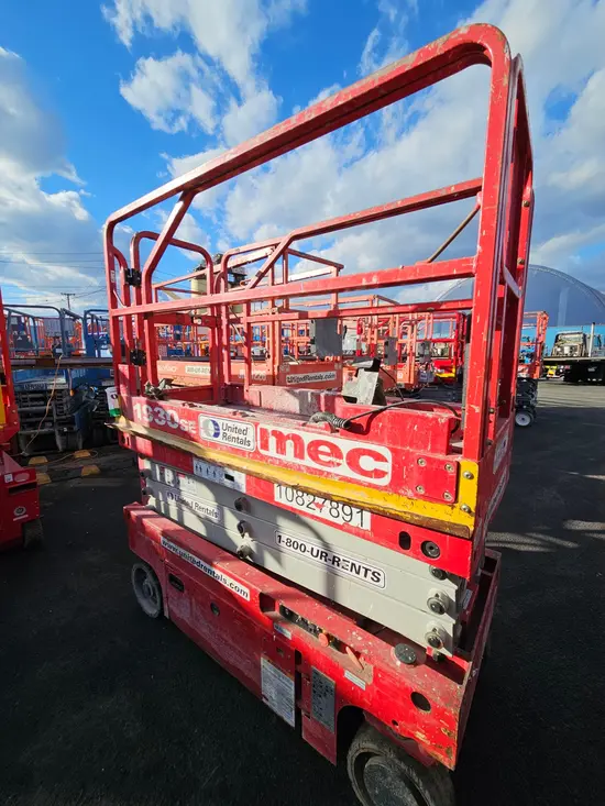 2018 MEC 1930SE Scissor Lift