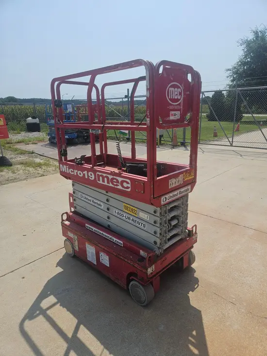 2018 MEC MICRO 19 Scissor Lift
