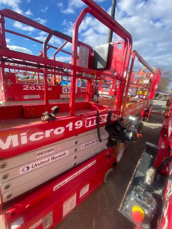 2018 MEC MICRO 19 Scissor Lift