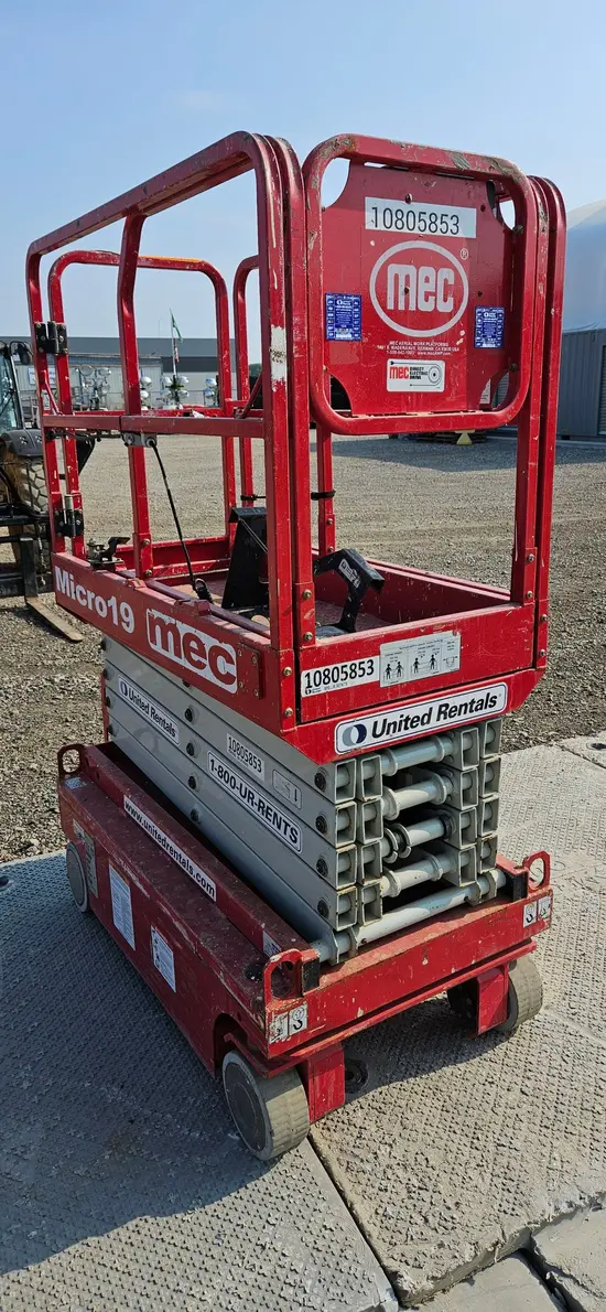 2018 MEC MICRO 19 Scissor Lift
