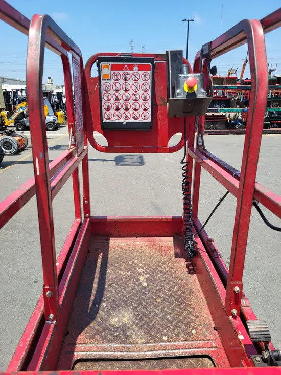 2018 MEC MICRO 19 Scissor Lift