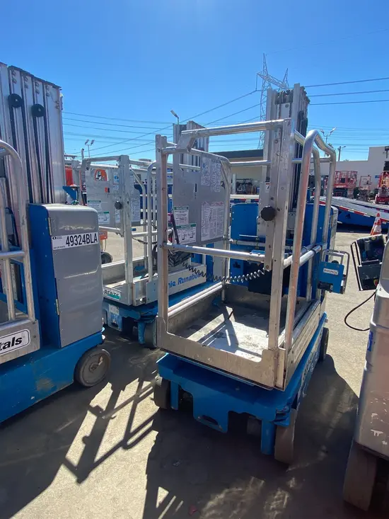 2017 Genie GR-20 Self-Propelled One-Person Lift