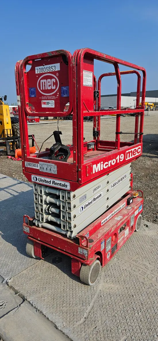2018 MEC MICRO 19 Scissor Lift