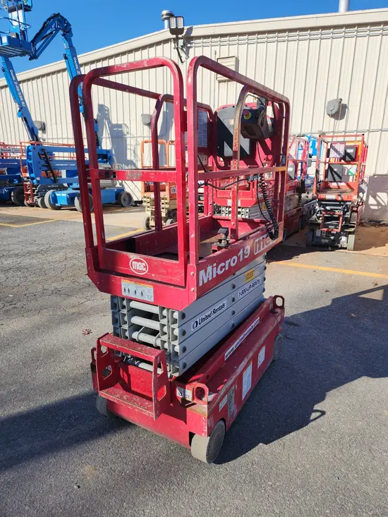 2018 MEC MICRO 19 Scissor Lift