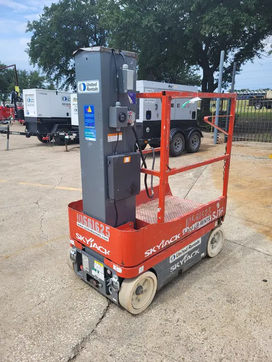 2017 Skyjack SJ16 Self-Propelled One-Person Lift