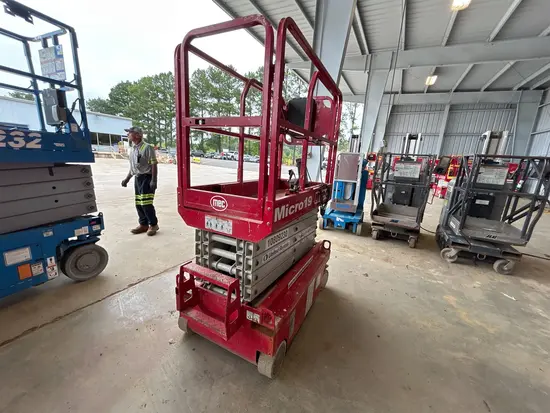 2018 MEC MICRO 19 Scissor Lift