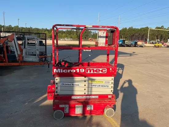 2018 MEC MICRO 19 Scissor Lift