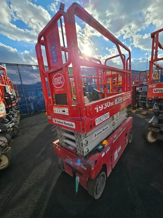 2018 MEC 1930SE Scissor Lift