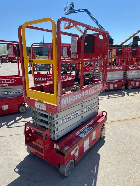 2019 MEC MICRO 19 Scissor Lift