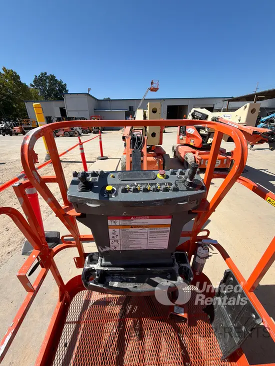 2013 JLG E400AJPN Articulating Boom Lift
