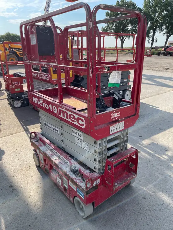 2018 MEC MICRO 19 Scissor Lift