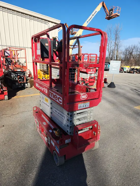 2018 MEC MICRO 19 Scissor Lift