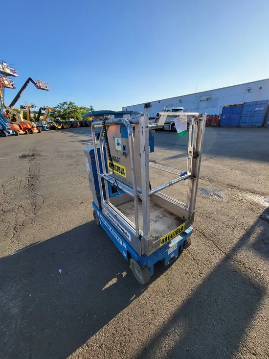 2017 Genie GR-15 Self-Propelled One-Person Lift