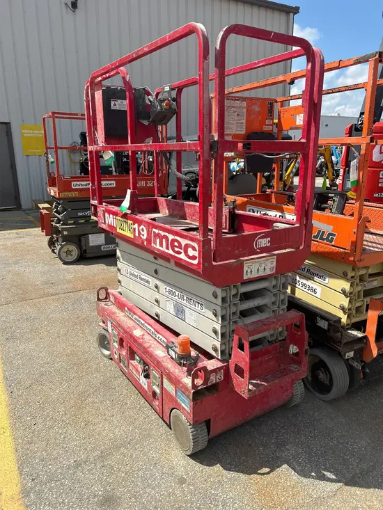 2018 MEC MICRO 19 Scissor Lift
