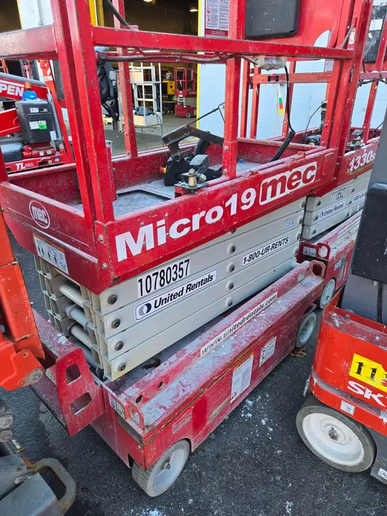 2018 MEC MICRO 19 Scissor Lift
