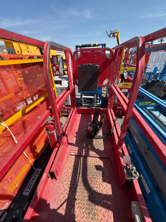 2019 MEC MICRO 19 Scissor Lift
