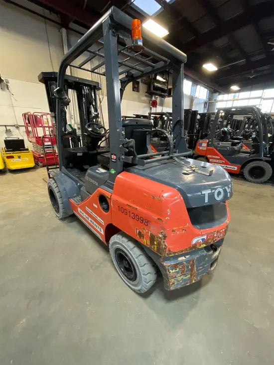 2019 Toyota 8FGU30 Warehouse Forklift