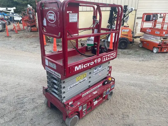 2018 MEC MICRO 19 Scissor Lift