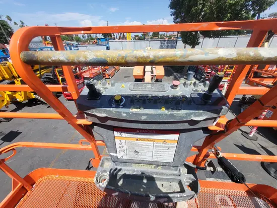 2013 JLG 800AJ Articulating Boom Lift