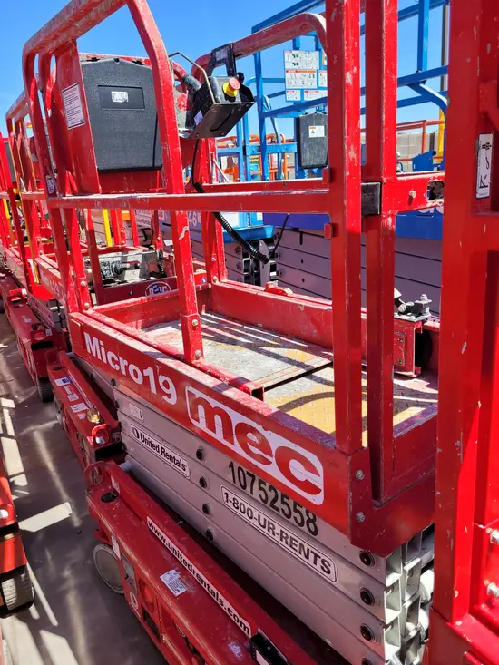 2018 MEC MICRO 19 Scissor Lift