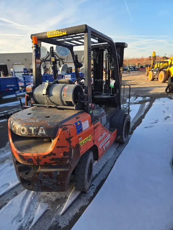 2018 Toyota 8FGU30 Warehouse Forklift