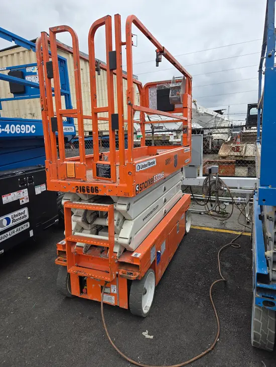 2018 Snorkel S3226E Scissor Lift