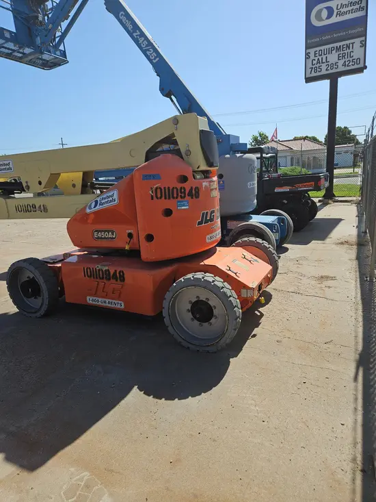 2013 JLG E450AJ Articulating Boom Lift