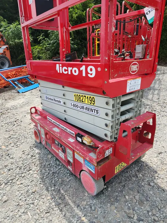 2018 MEC MICRO 19 Scissor Lift