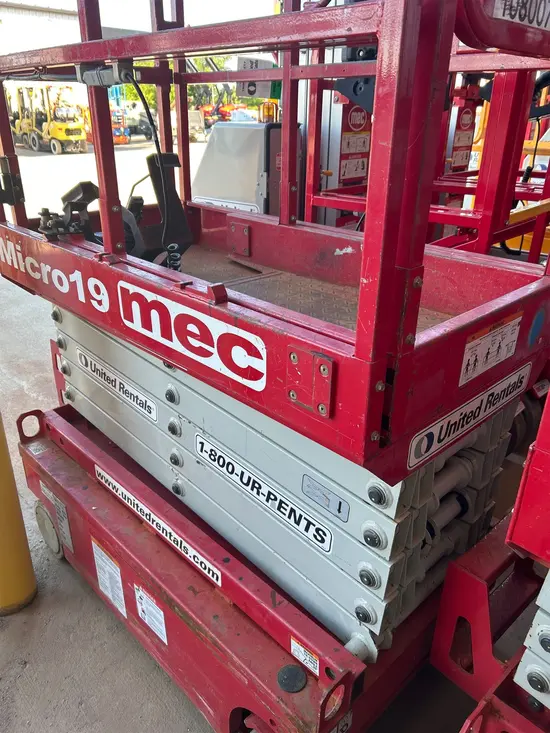 2018 MEC MICRO 19 Scissor Lift