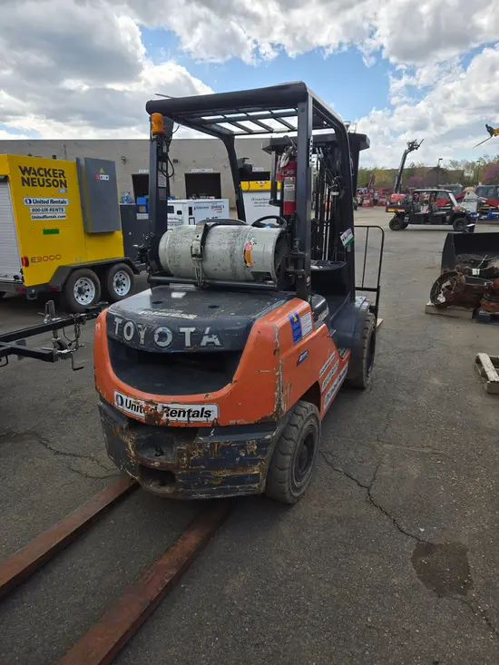 2018 Toyota 8FGU30 Warehouse Forklift