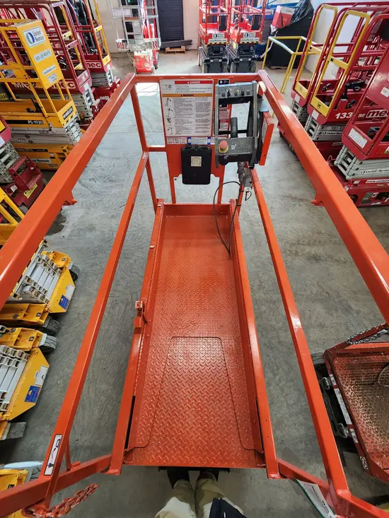 2017 JLG 1932R Scissor Lift