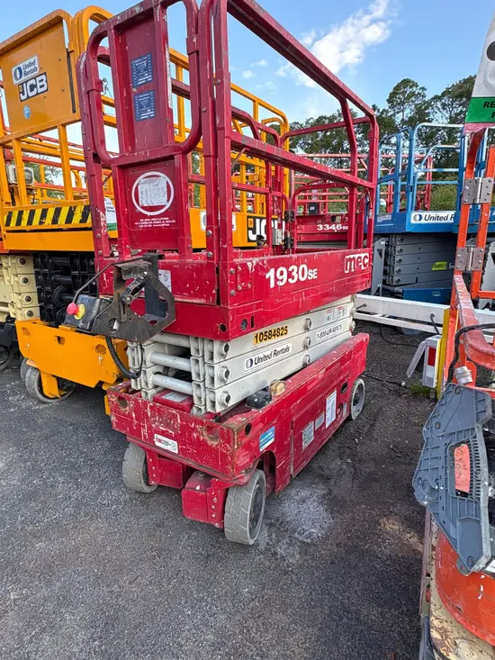 2017 MEC 1930SE Scissor Lift