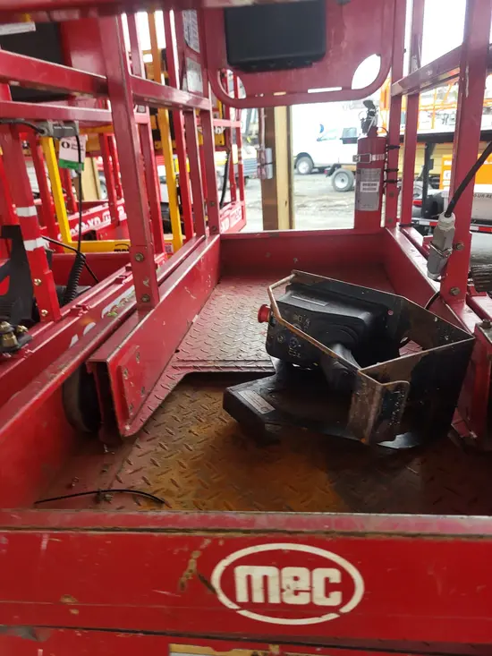 2018 MEC MICRO 19 Scissor Lift