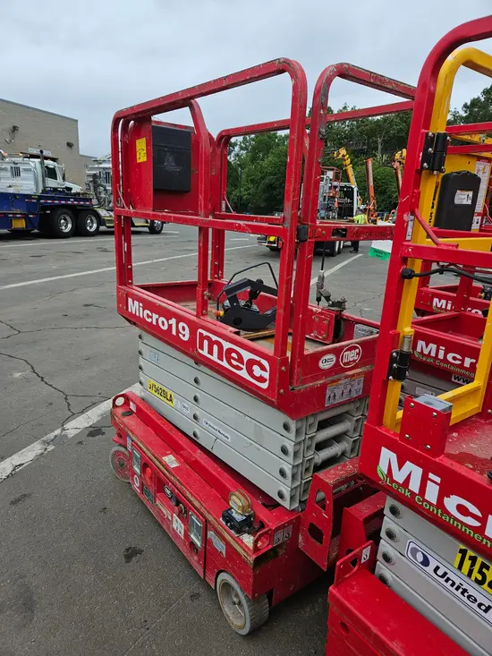 2018 MEC MICRO 19 Scissor Lift