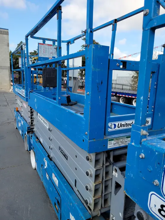 2017 Genie GS-3232 Scissor Lift
