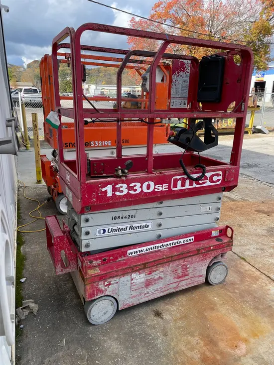 2018 MEC 1330SE Scissor Lift