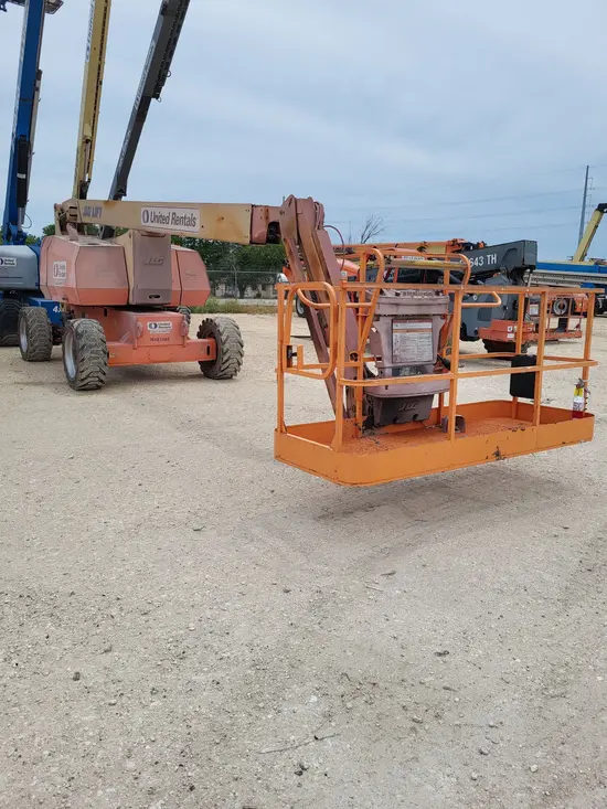 2016 JLG 800AJ Articulating Boom Lift