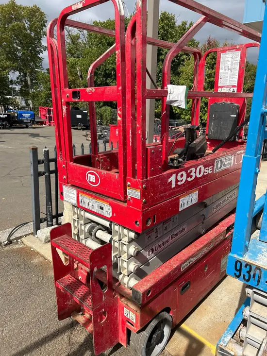 2018 MEC 1930SE Scissor Lift