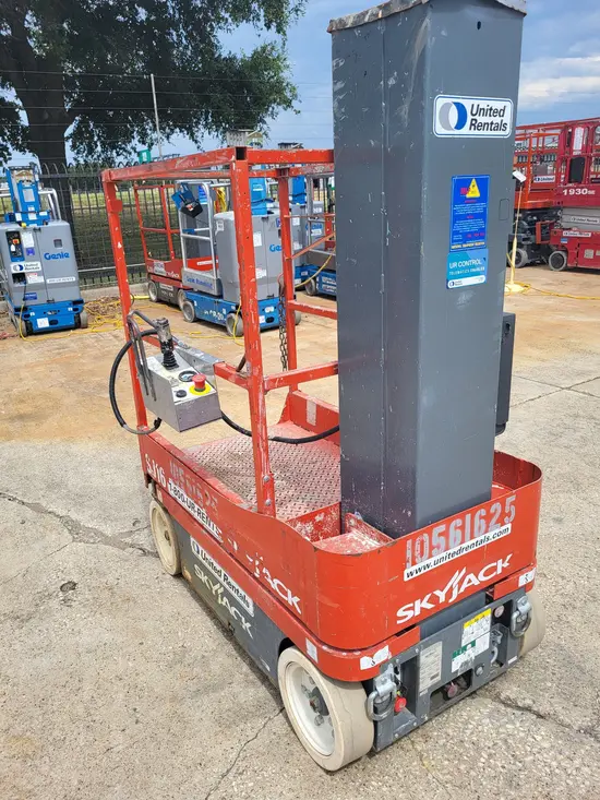 2017 Skyjack SJ16 Self-Propelled One-Person Lift